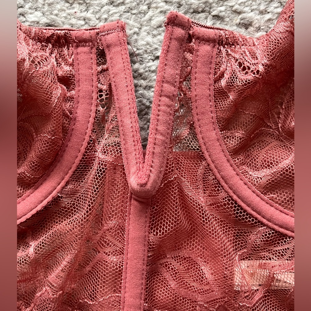 NWT Anthropologie Lace Bustier Underwire Top Size Small. Color Dark Rose. - Picture 4 of 8